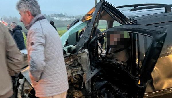 Arnavutköy'de Ölümcül Kaza: Bir Can Kaybı 71 arnavutkoyde feci kaza bir kisi omrunu yitirdi B6jD3FF7