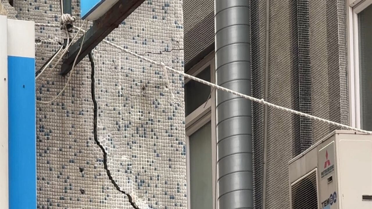 avcilarda uc bina muhurlendi d4TpTq8K