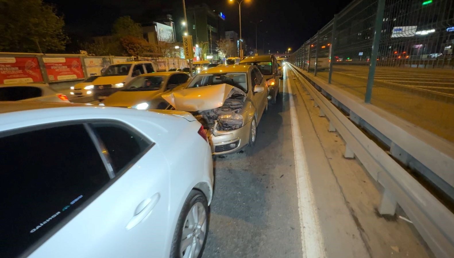 Avcılar'da zincirleme kaza: 7 araç birbirine girdi 71 avcilarda zincirleme kaza 7 arac birbirine girdi 96bV6KDC