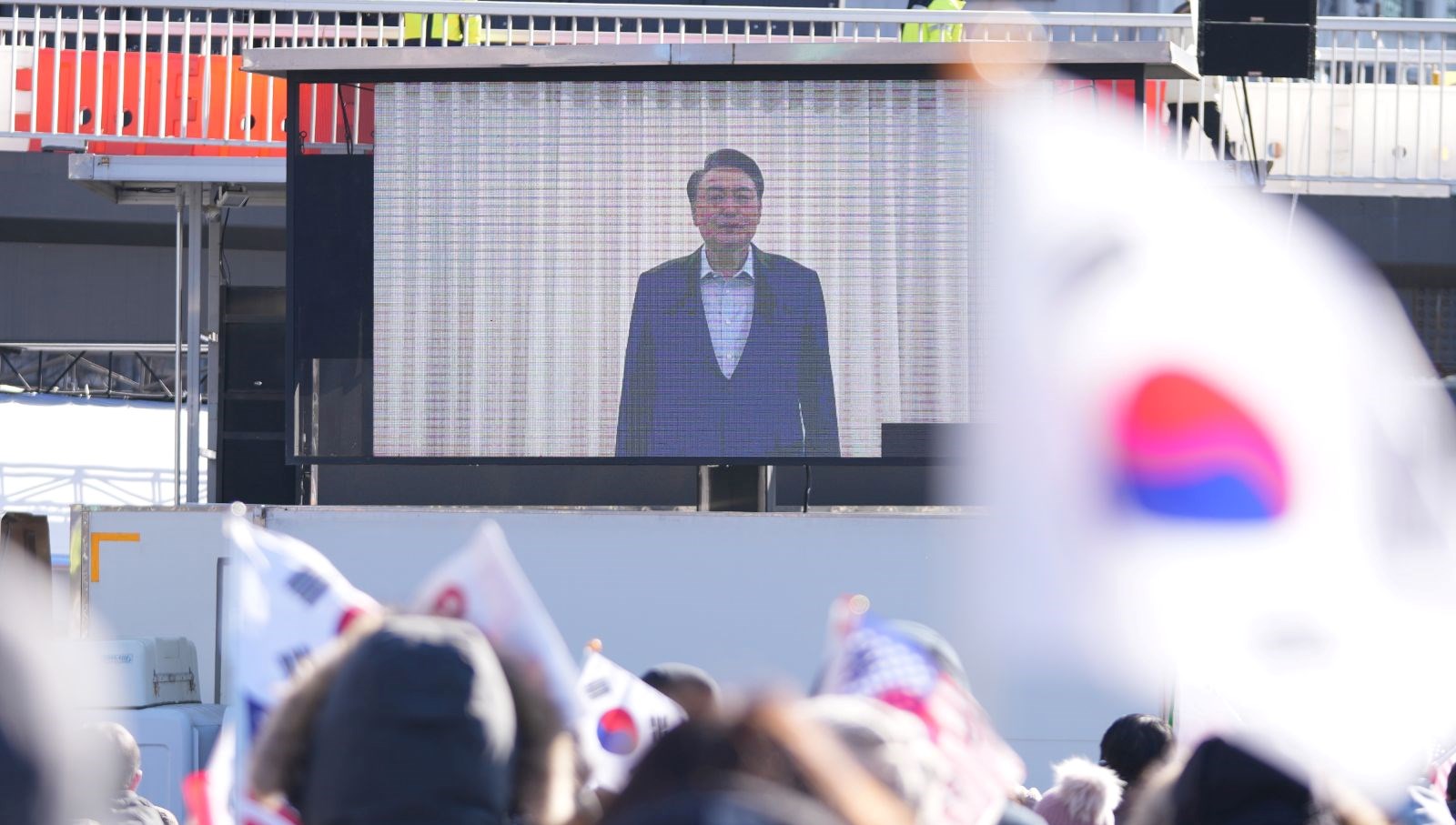 azledilen devlet baskani halktan ozur diledi beklentilerinize karsilik veremedim
