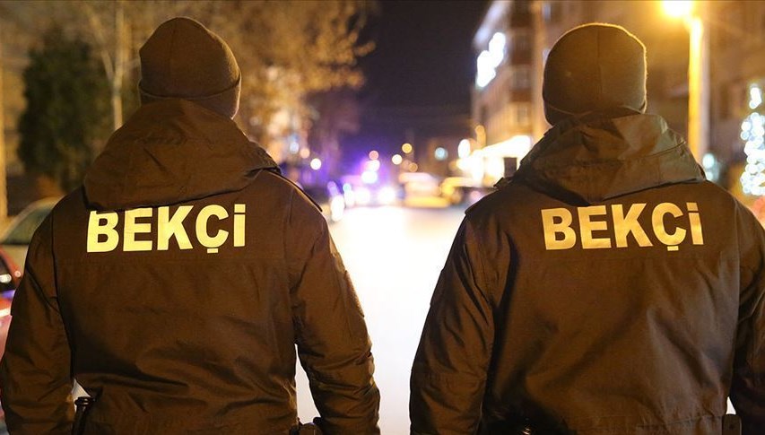 bagcilarda kimlik denetimi yapan bekciye silahli akin SCE5IzKw