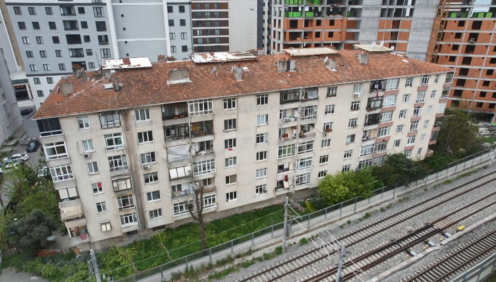 Bakanlık harekete geçti: Sarsıntıdan sonra riskli binalar boşaltıldı 71 bakanlik harekete gecti sarsintidan sonra riskli binalar bosaltildi FZfuPCDd