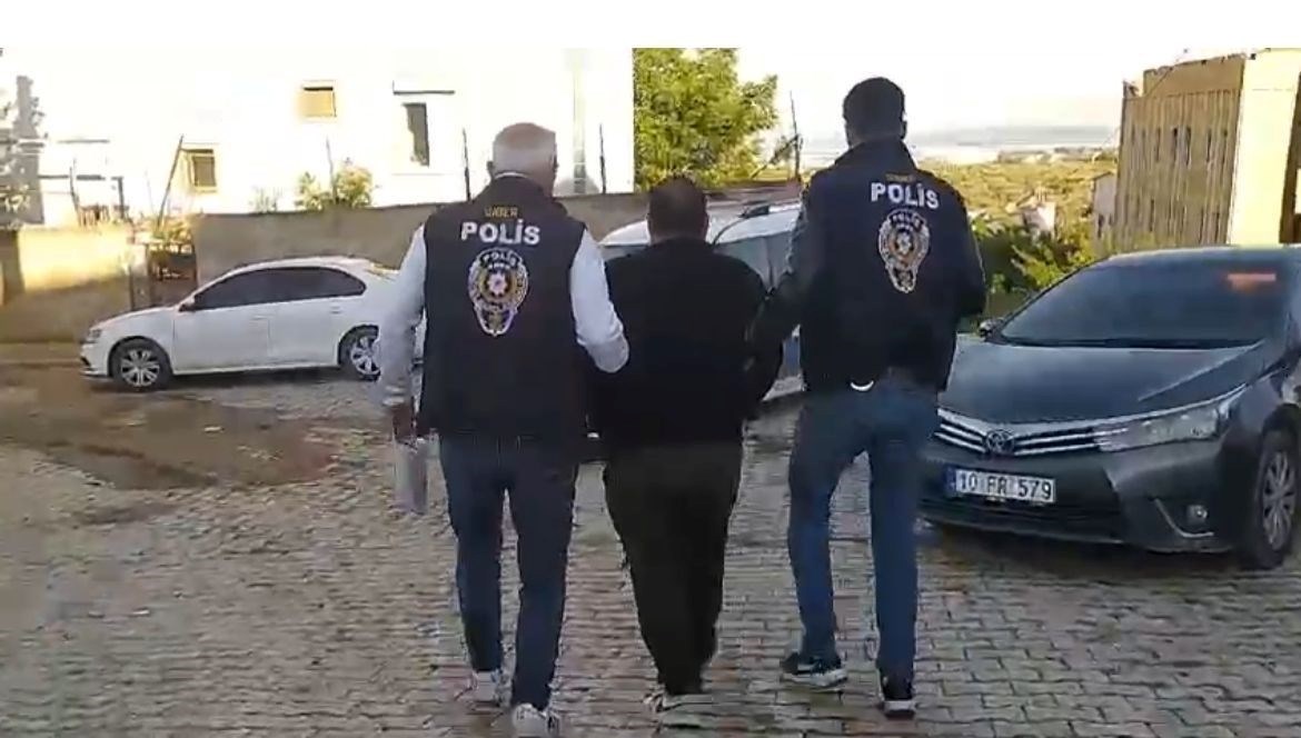 balikesirde dolandiricilik operasyonuna 4 tutuklama XQT4v3YY