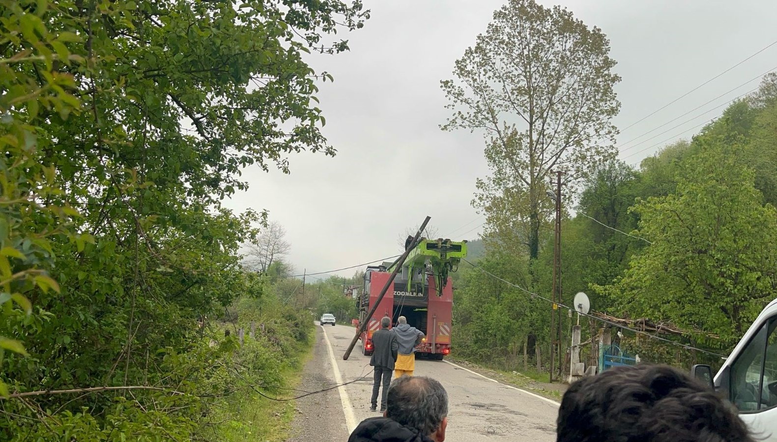 Bartın'da tellere takılan tır interneti çökertti 71 bartinda tellere takilan tir interneti cokertti GZH8ykED