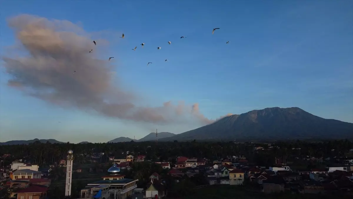 basaksehirde yangin 6 is yeri ziyan gordu UnhIuTEL