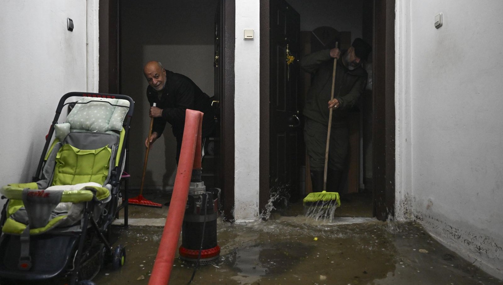 bassehri saganak yagis vurdu birtakim konutlari su basti WNIvr4O9
