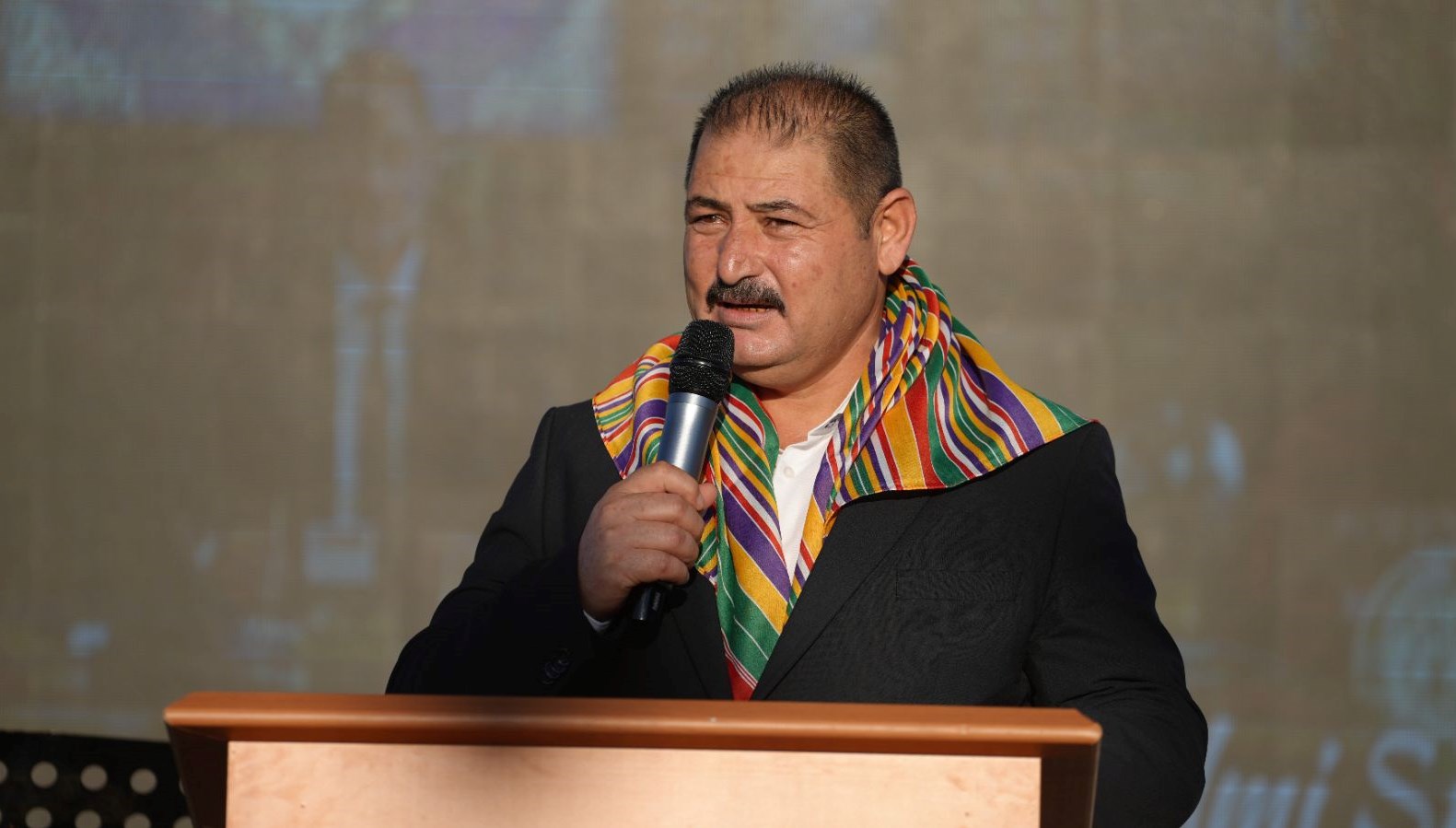 belediye liderini ve mudafaasini olduren sanik yalnizca ayaklarina ates ettim Ar5dMhiu