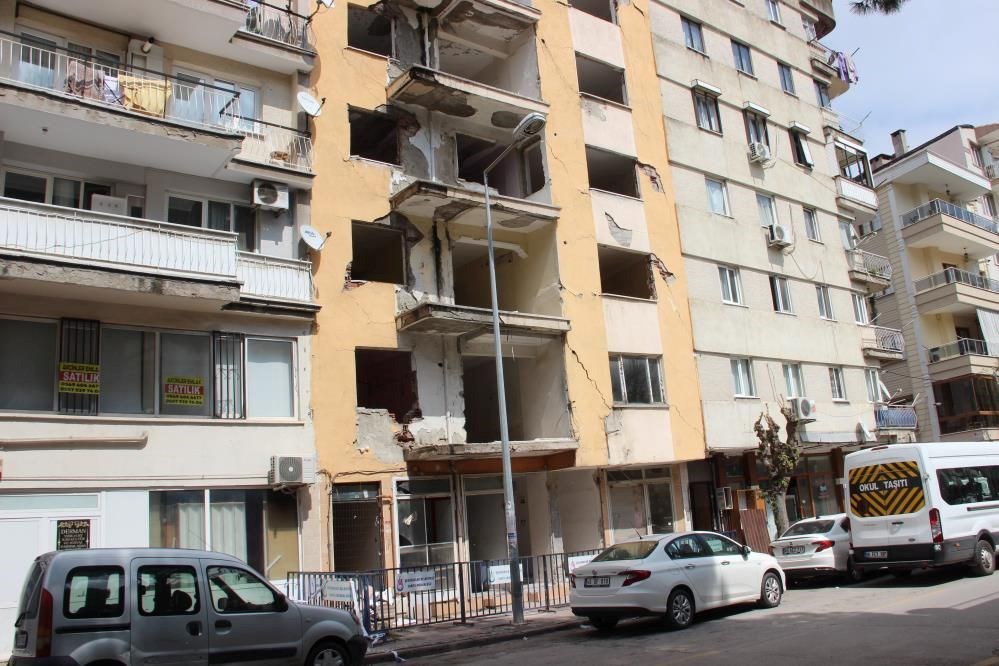 bes yildir yikilmayi bekliyor mahalleli huzursuz yhRC54Lh