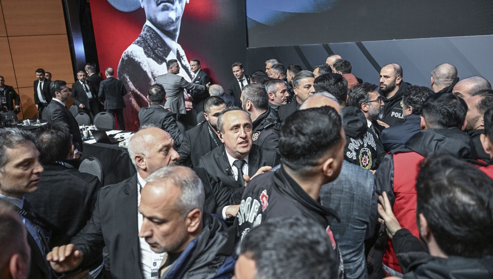 Beşiktaş Divan Şurası'nda yaşanan olaylara soruşturma 71 besiktas divan surasinda yasanan olaylara sorusturma hsWZ7dTR