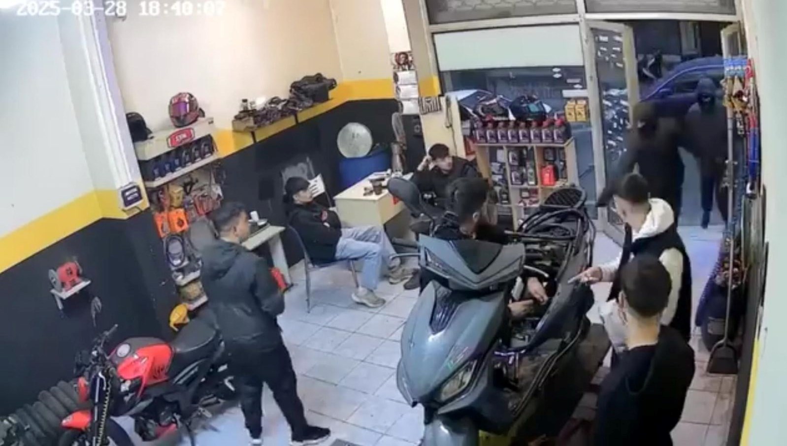 beyoglunda maskeli saldirganlar dehset sacti g3VPEBa8