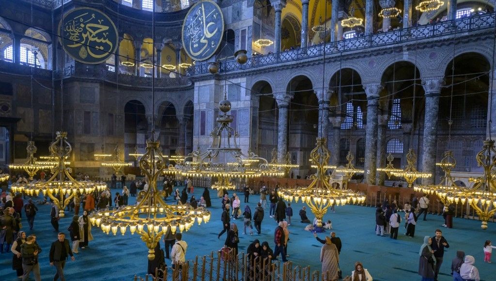 bin 488 yillik mucevher ayasofya buyuk zelzeleye hazirlaniyor B9SMhPK3