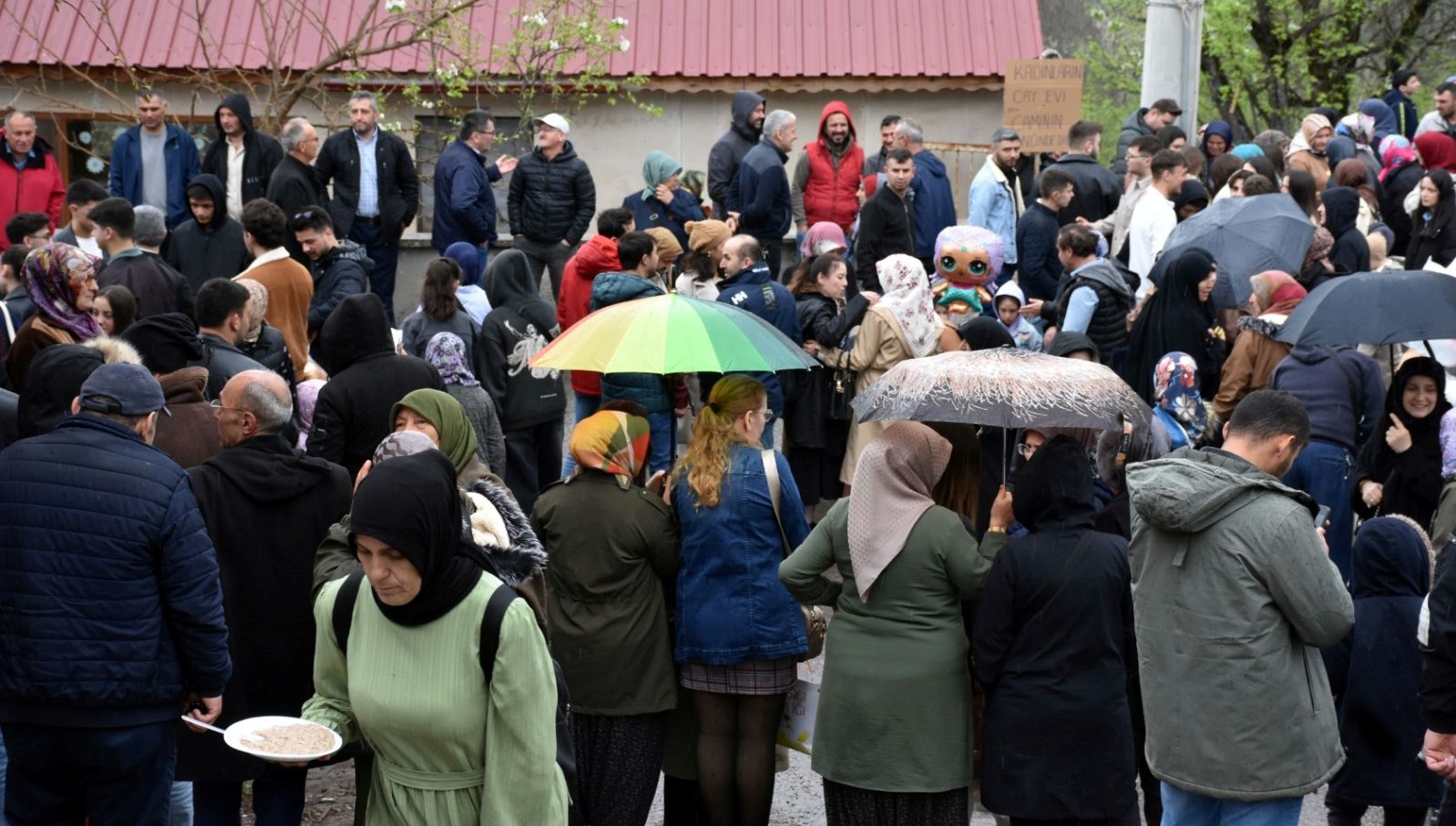 Asırlık Bayram Coşkusu: 12 Bin Yürek Bir Arada! 71 bir asirlik gelenek 12 bin kisi bayramlasti q6EsfYIu
