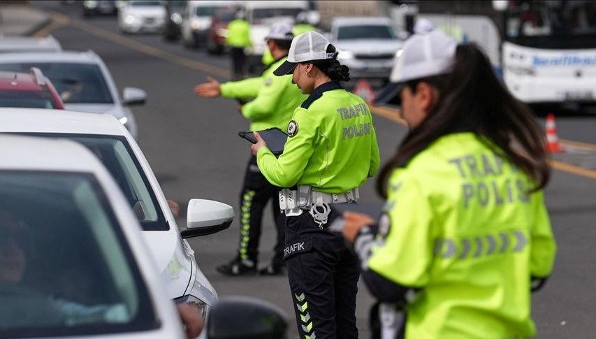 bir haftada trafikte binlerce sofore ceza