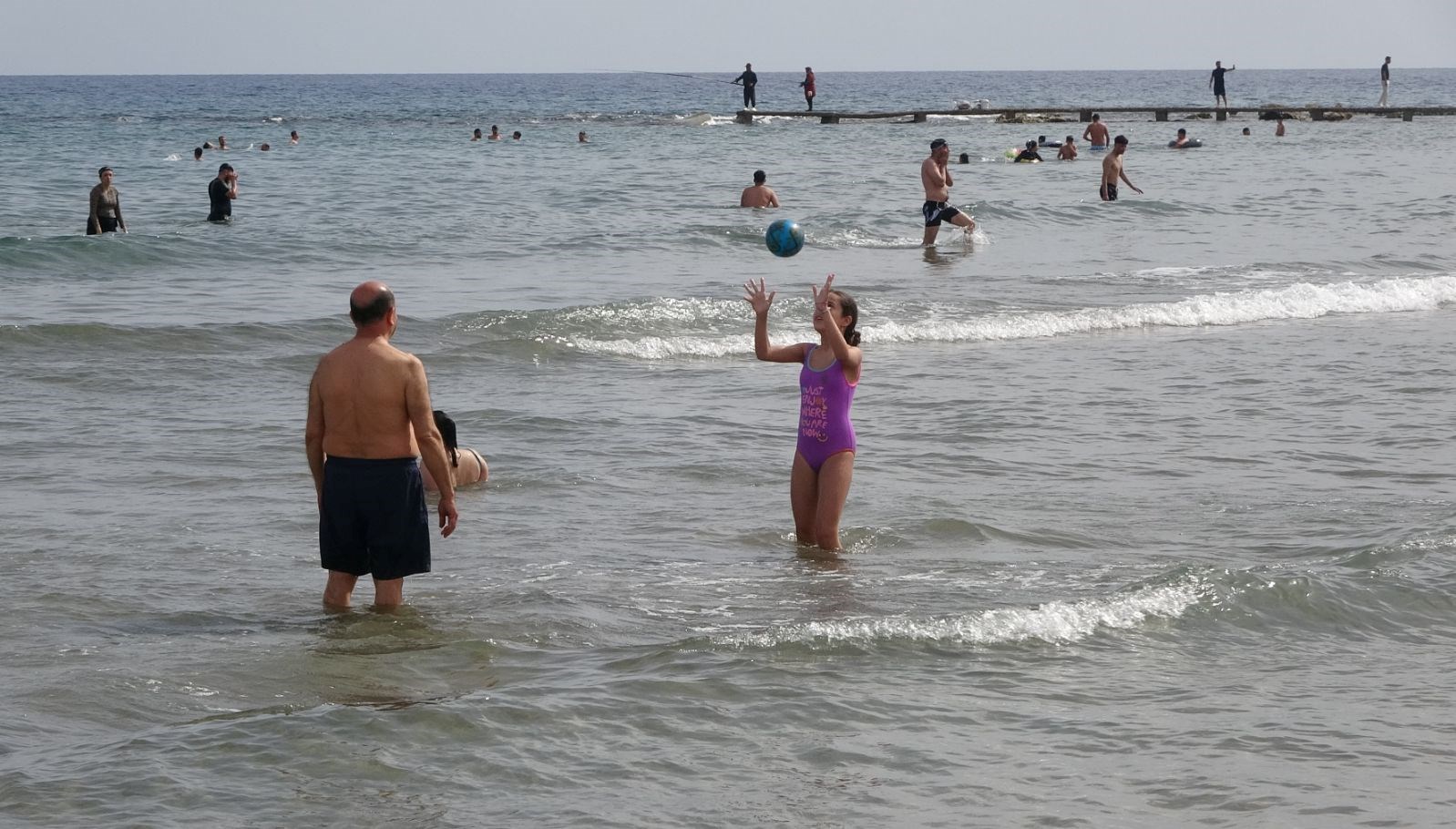 bir vilayette sicaklik 20 derecenin uzerine cikti deniz keyfi erken basladi