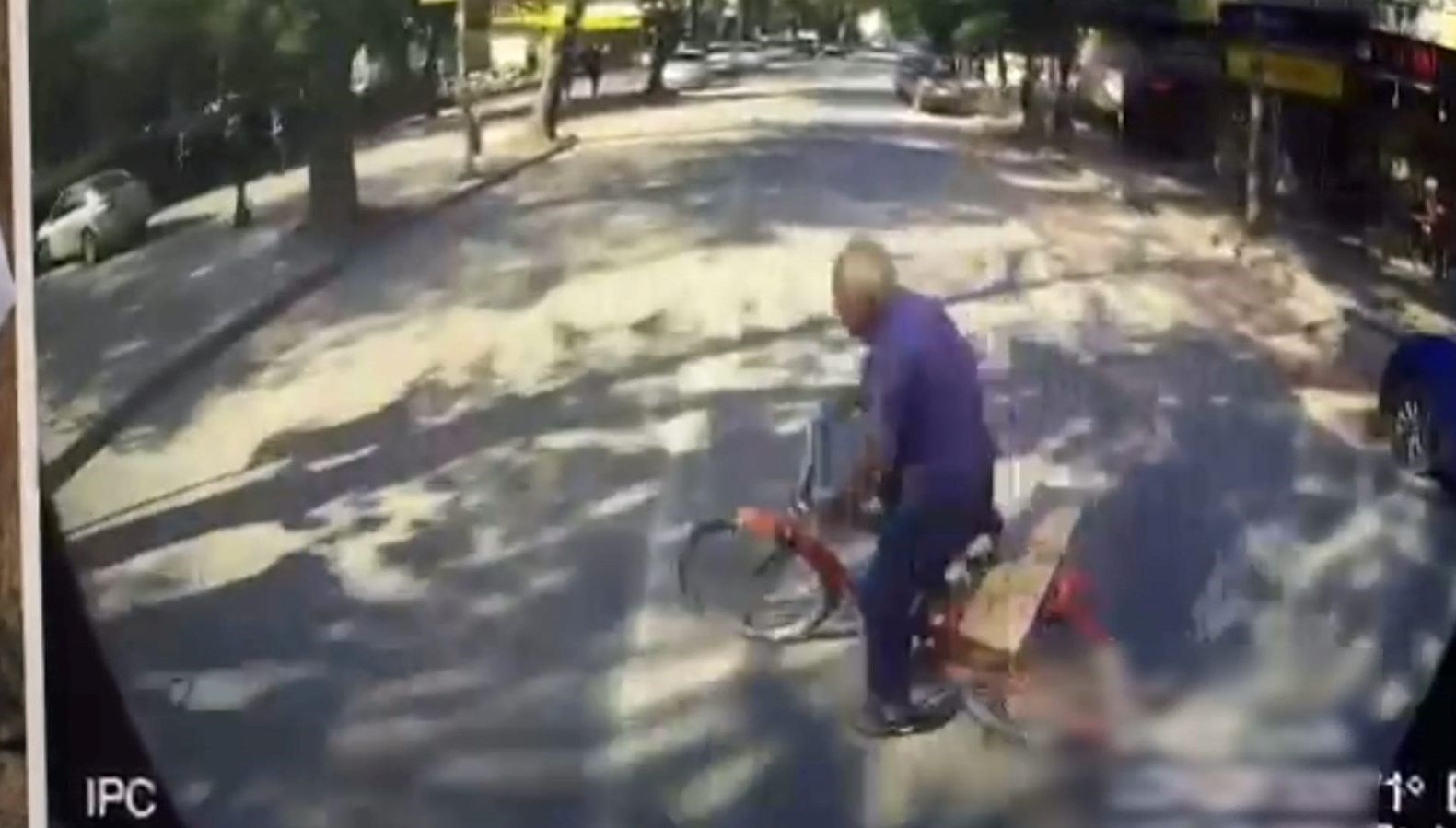 bisikletle gezerken otobus carpmisti yasli adam 196 gun dayanabildi