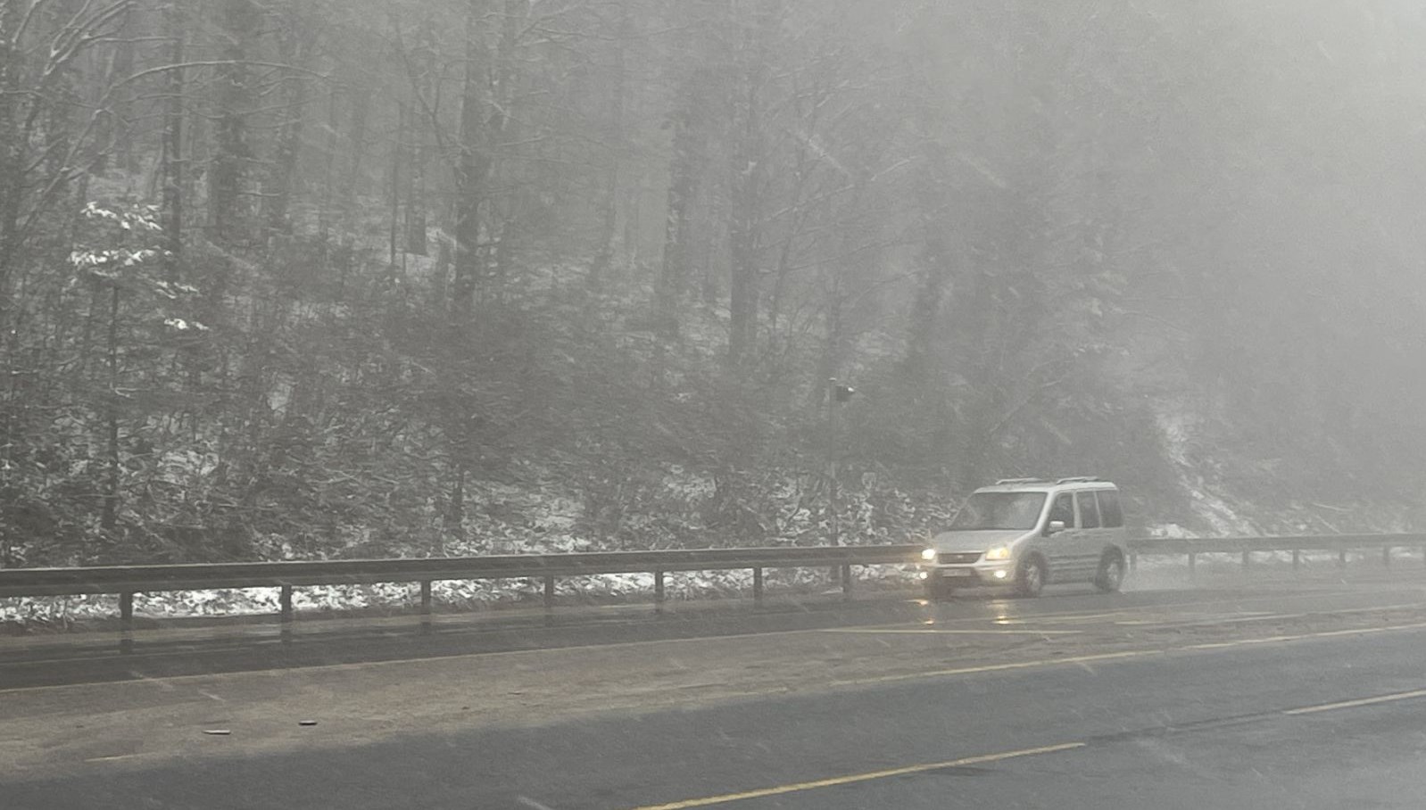 Bolu Dağı'nda sis ve kar yağışı: Görüş arası düştü 71 bolu daginda sis ve kar yagisi gorus arasi dustu rMDYAu61