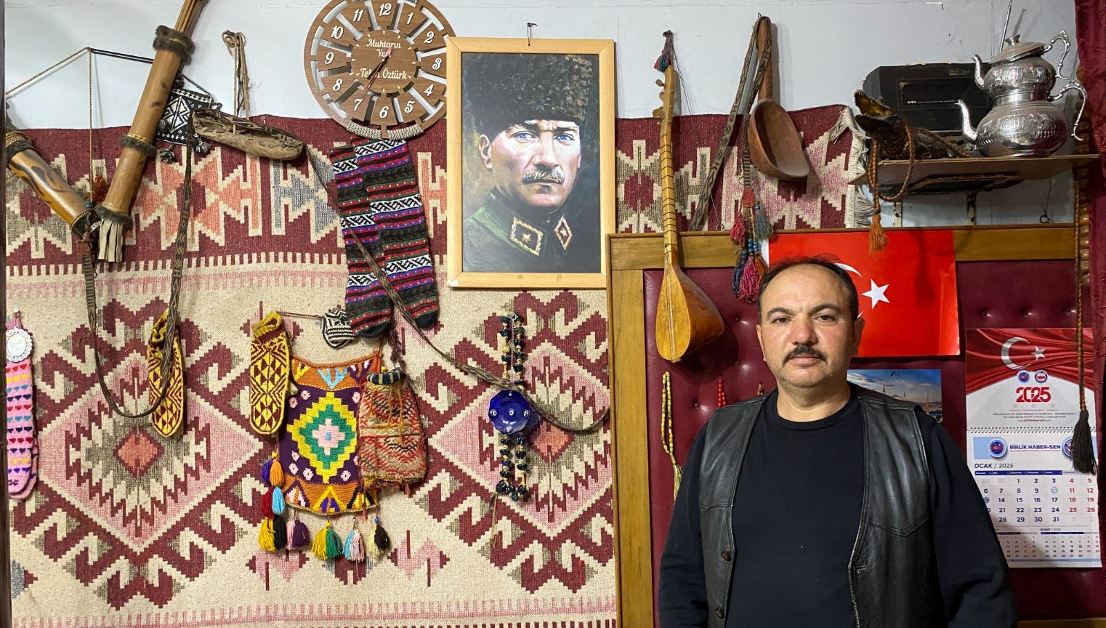 Telefon Yok, Nostalji Var: Muhtarın Antika Ofisi 71 bu odada telefon kullanmak yasak antika merakini muhtarlik ofisine tasidi n5STCrHl