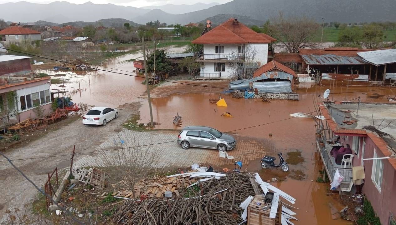 Burdur'da Sel Kabusu: Evler ve Ahırlar Sulara Gömüldü 71 burdurda siddetli yagis cok sayida konut ve ahir sular altinda kaldi