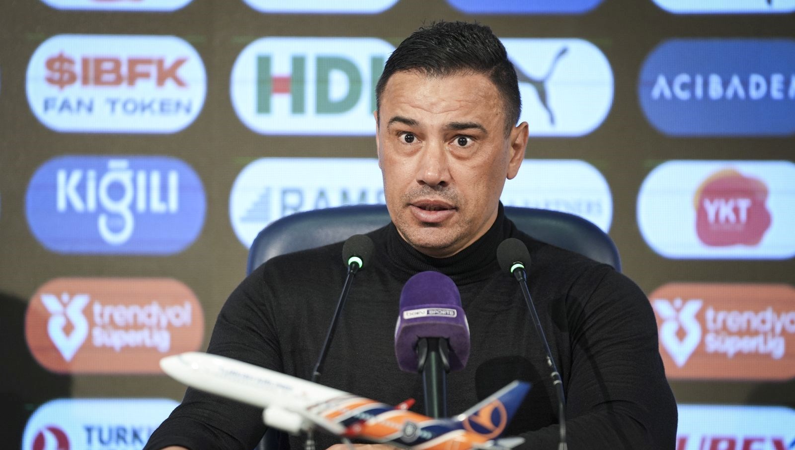 cagdas atandan zorbay kucuke reaksiyon cekimser davrandi KGiYD3UL