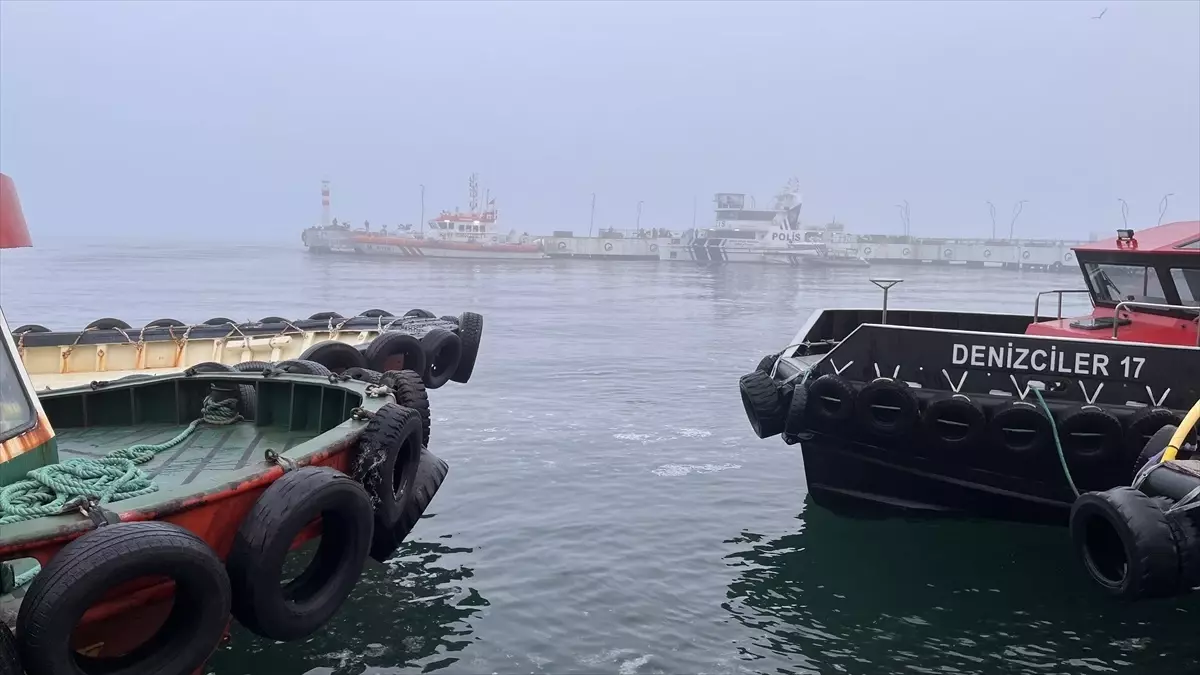 canakkale bogazinda sis nedeniyle gemi trafigi durduruldu DAgUZ9XC