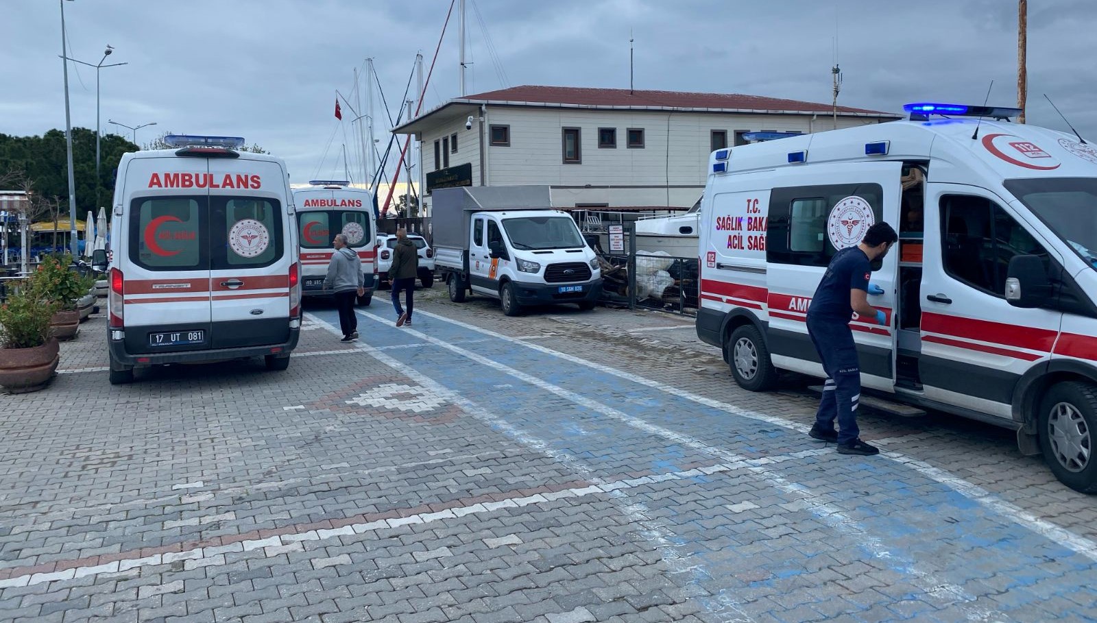 canakkalede gocmen faciasi bes can kaybi var QwAR2bUX