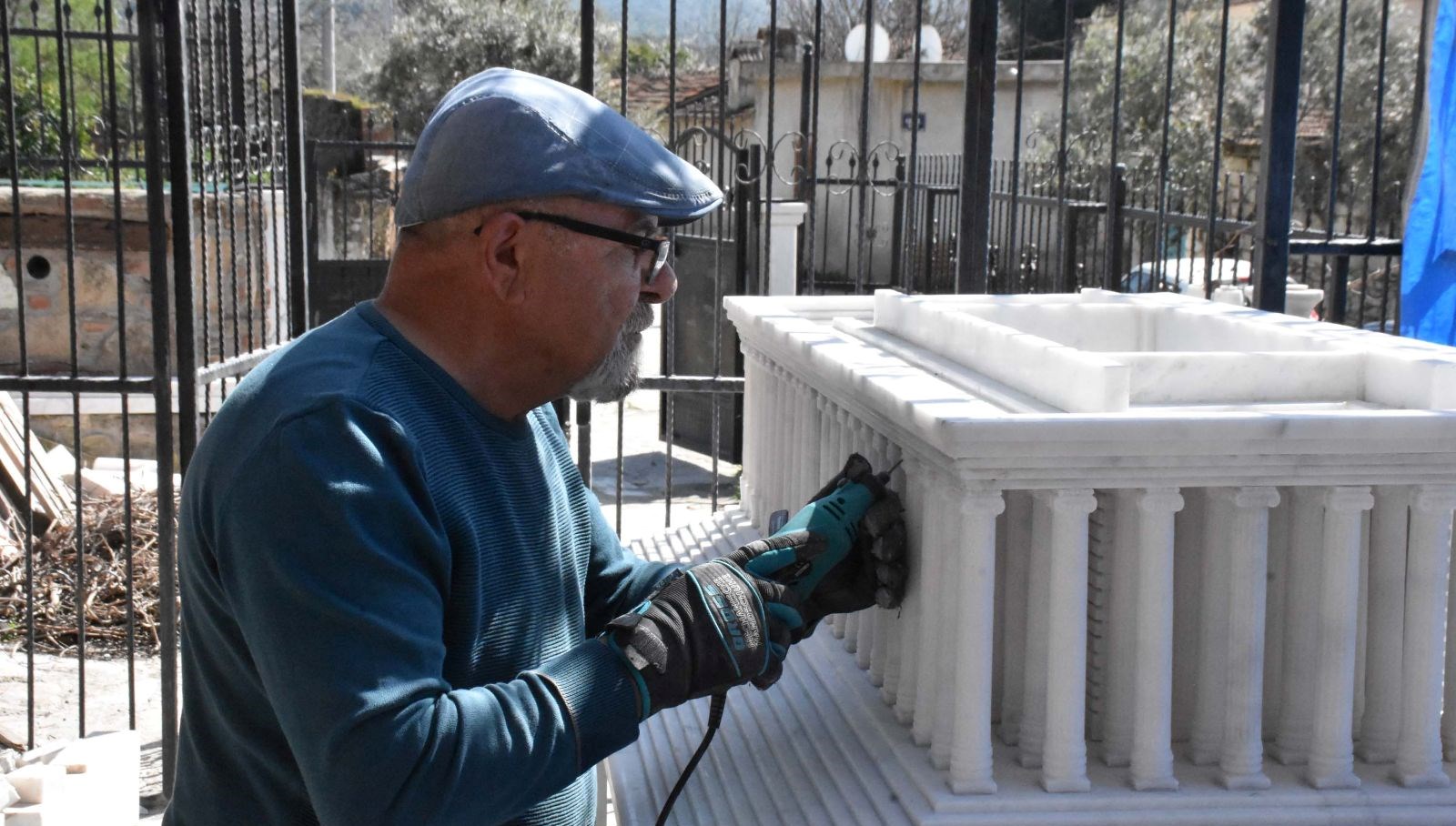 canakkaleyi avuclarinda hissediyorlar yasayan insan hazinesi unvanina sahip 4YeEW3YM