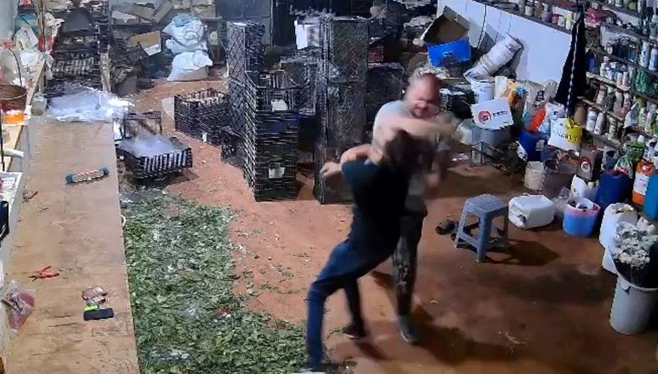 Çiçekçiyi tek yumrukla öldürmüştü! Müebbet mahpus cezası 71 cicekciyi tek yumrukla oldurmustu muebbet mahpus cezasi f991rapj