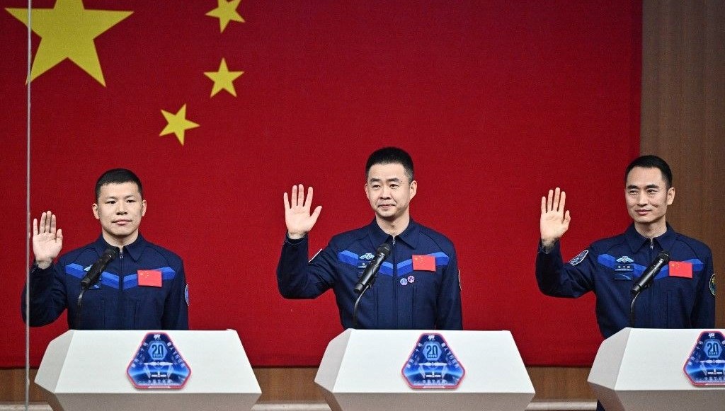 cinin yeni taykonot grubu uzay seyahatine hazir K7IqAvvd