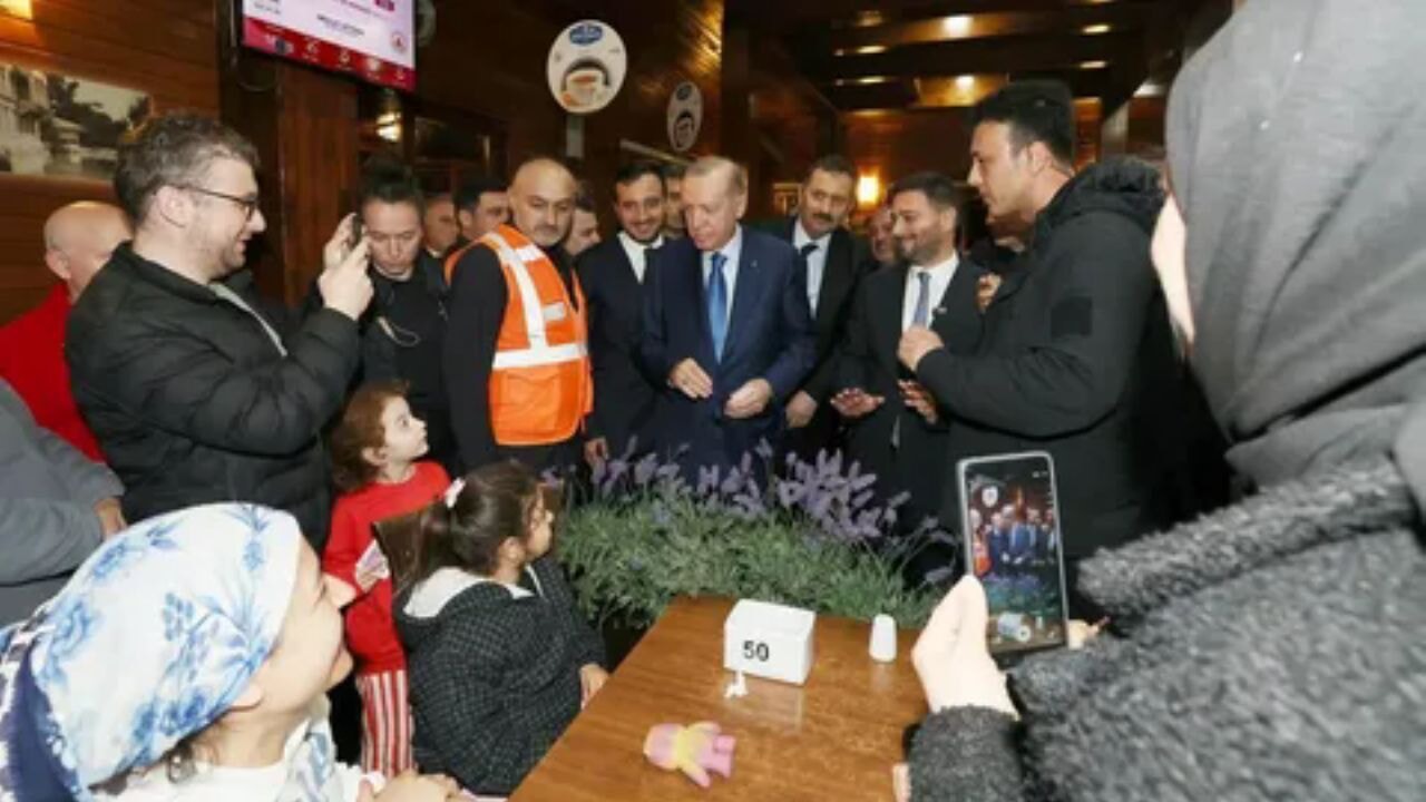 cumhurbaskani depremden etkilenen vatandaslarla bir araya geldi dwsqADVA