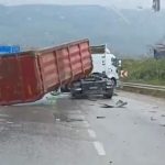 damperi acilan tir ust gecide carpti UeddgJ7W