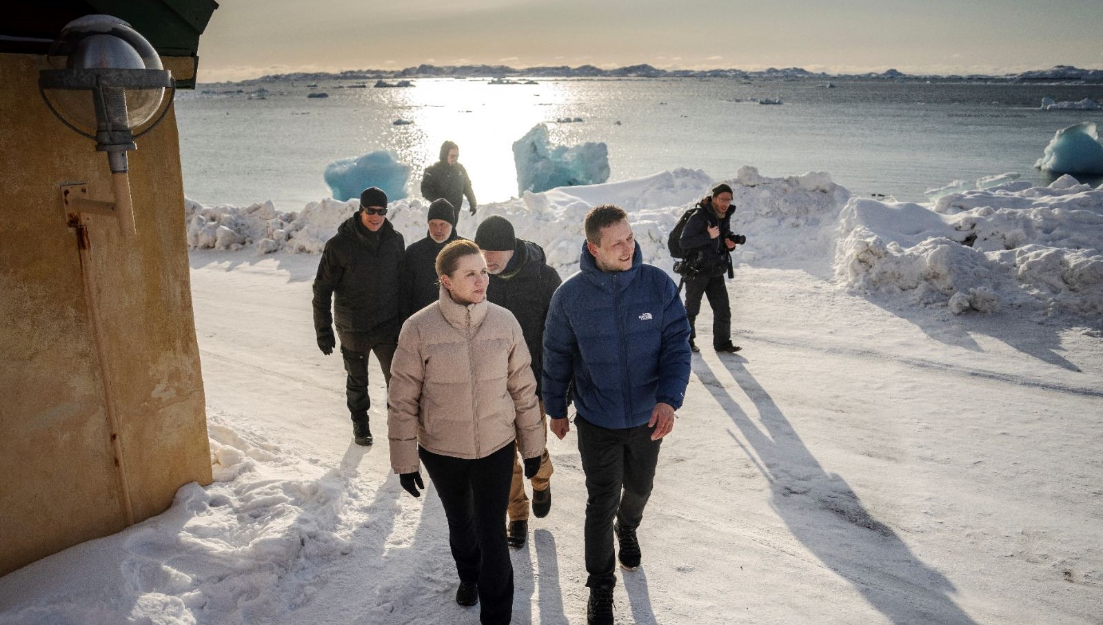 danimarka basbakani gronlandi ziyaret etti trumpa ilhak bildirisi