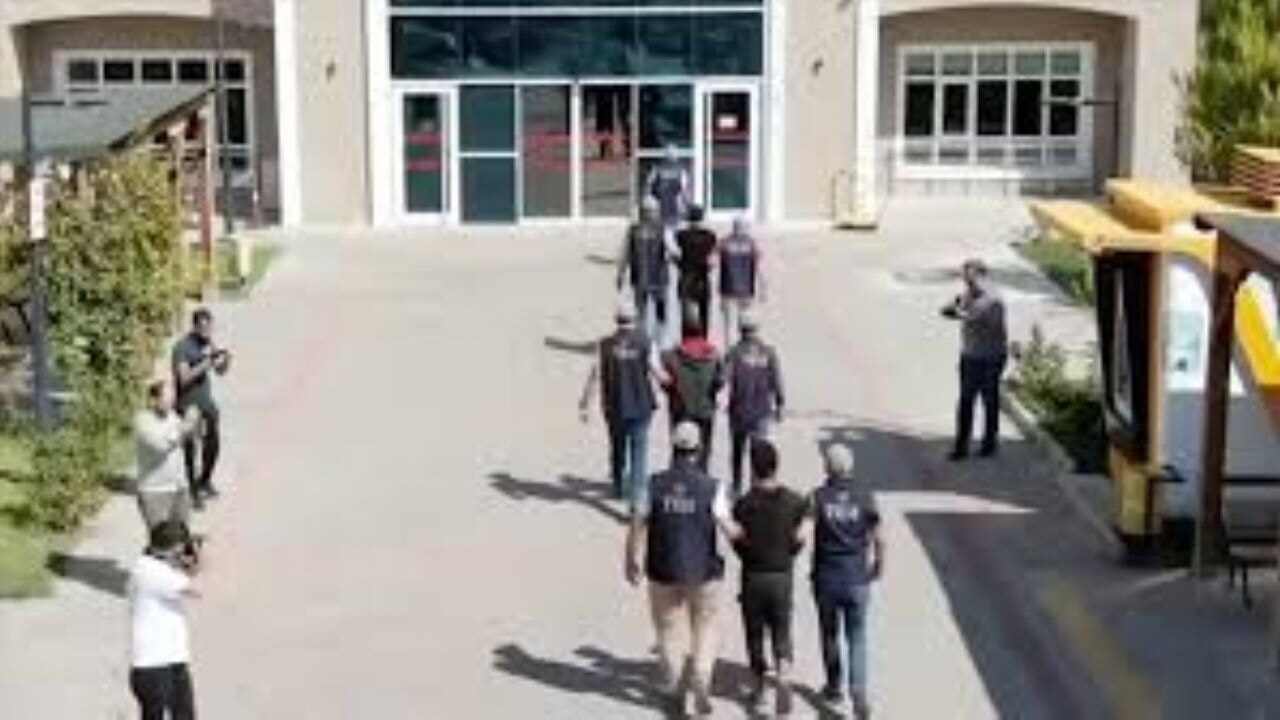 deasa karsi 49 ilde dev operasyon 210 supheli yakalandi zeCzEGrV