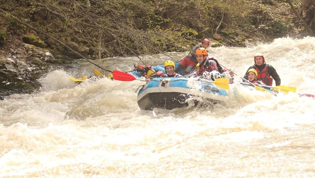 Debi arttı, rafting tutkunları bölgeye akın etti 71 debi artti rafting tutkunlari bolgeye akin etti