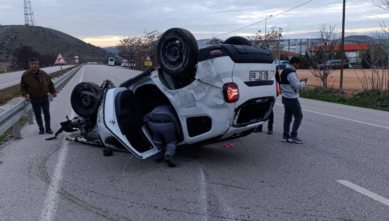 Kontrolden Çıkan Araç Taklalarla Durabildi 71 denetimden cikan araba takla atti i6kfgucd