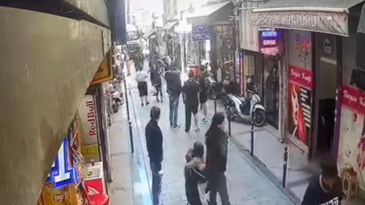 Deprem sırasında kaydedilen dikkat çekici anlar… 71 deprem sirasinda kaydedilen dikkat cekici anlar 29lCLSFw