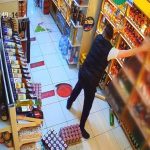 depremden kacmadi dukkandaki mallari kucakladi aXEHSyDd