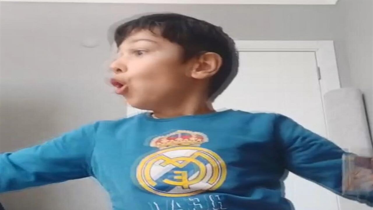 depreme oyun oynarken yakalandi deprem diye bagirdi wBi2HUuT