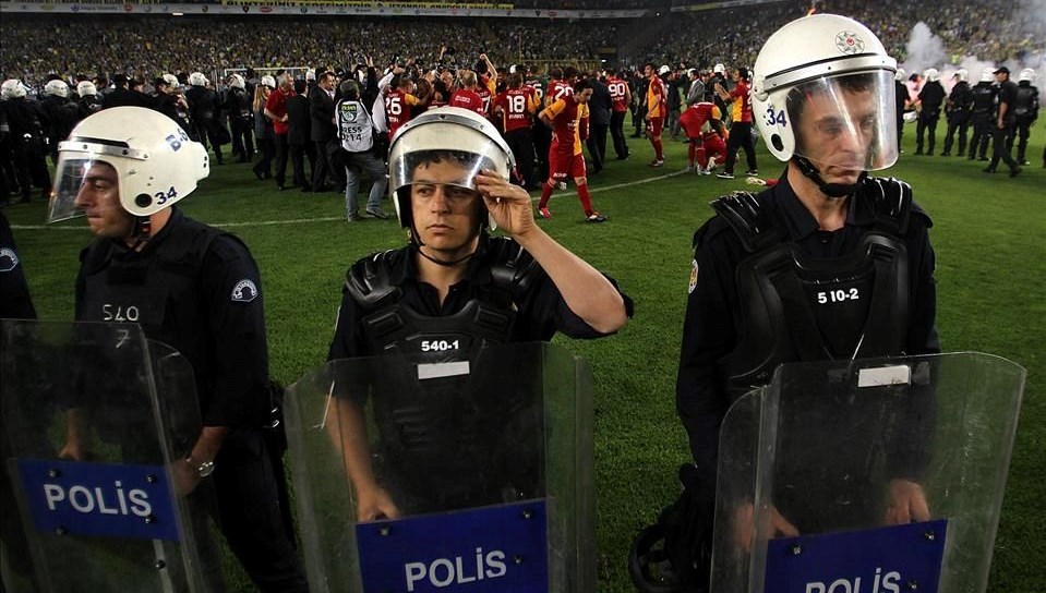 Derbi Alarmı: İstanbul'da 30 Bin Polis Görevde 71 derbide 30 bin polis misyon alacak GZ438tgg