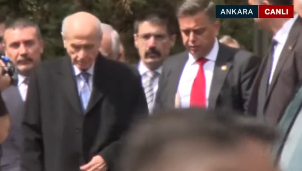 devlet bahceliden turkesin mezarina ziyaret yZ6lsQ5w