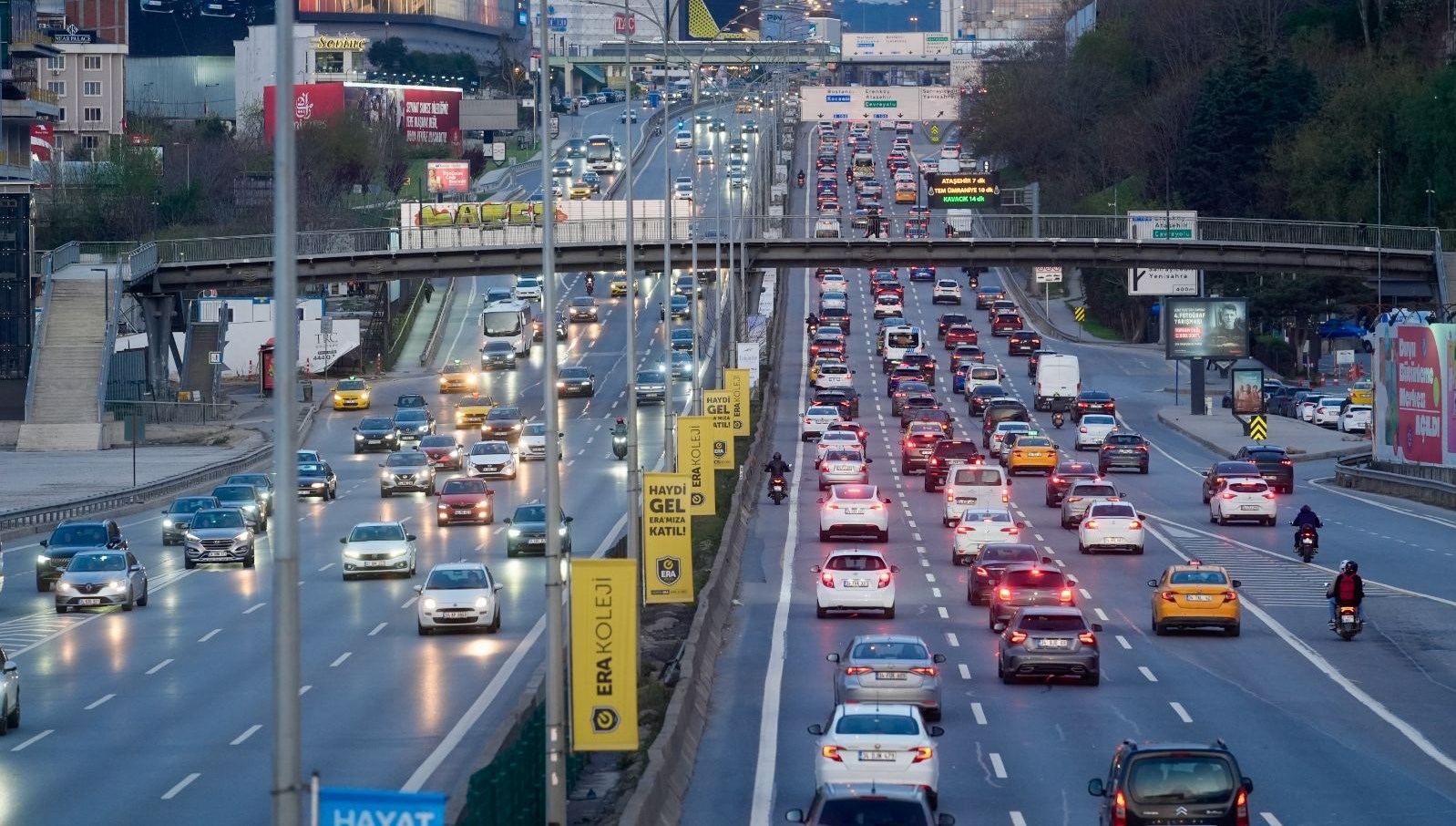 DMM'den açıklama: Sağ şerit boşken orta şeridi kullanmak yasak mı? 71 dmmden aciklama sag serit bosken orta seridi kullanmak yasak mi HUwT5e8m