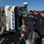 elazigda feci kaza midibus devrildi yol trafige kapandi BkhjYCkf