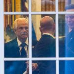 elon musktan trumpin ticaret danismanina moron aptal gEiQfH5b