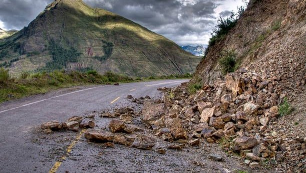 endonezyada toprak kaymasi 10 kisi hayatini kaybetti ij8h76Lm