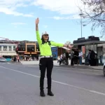 erzincanda bayan trafik polisleri vazife basinda 9ZiutIl2