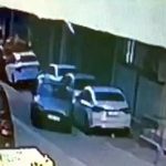 esenyurtta park halindeki iki arabaya carpip kacti K6TRGnAB