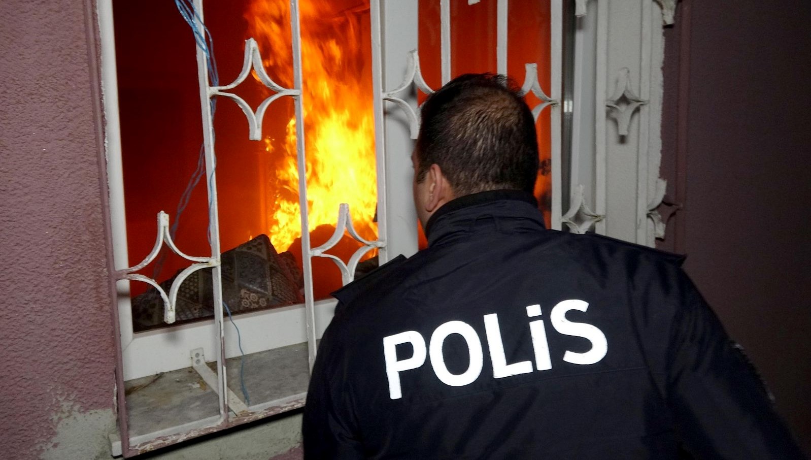 Eşi boşanma davası açtı diye konutu ateşe verdi 71 esi bosanma davasi acti diye konutu atese verdi ea4QRsBd