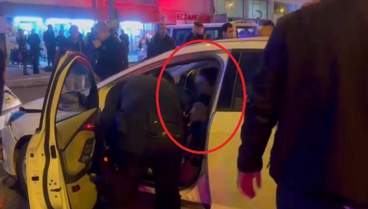 evli sevgilisini esiyle gordu arabasi uzerlerini surdu