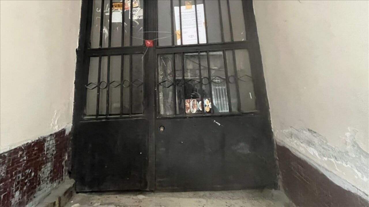 Fatih'te 3 bina mühürlendi 69 fatihte 3 bina muhurlendi umebu3bq