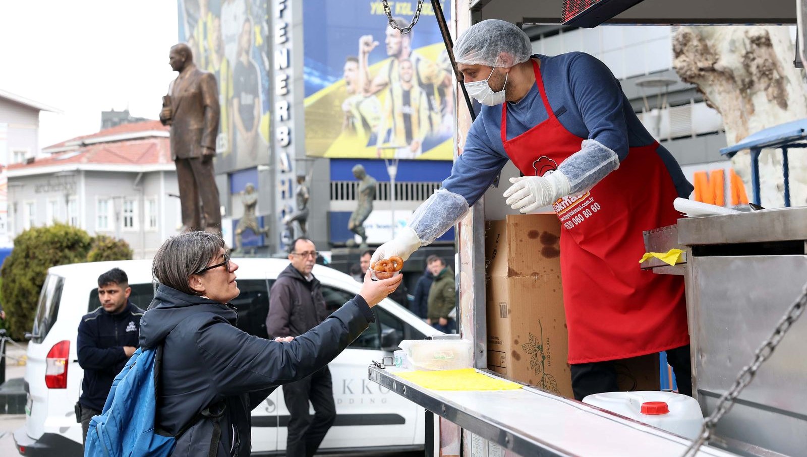 Fenerbahçe, Can Bartu anısına lokma dağıttı 71 fenerbahce can bartu anisina lokma dagitti ZYTZsrOu