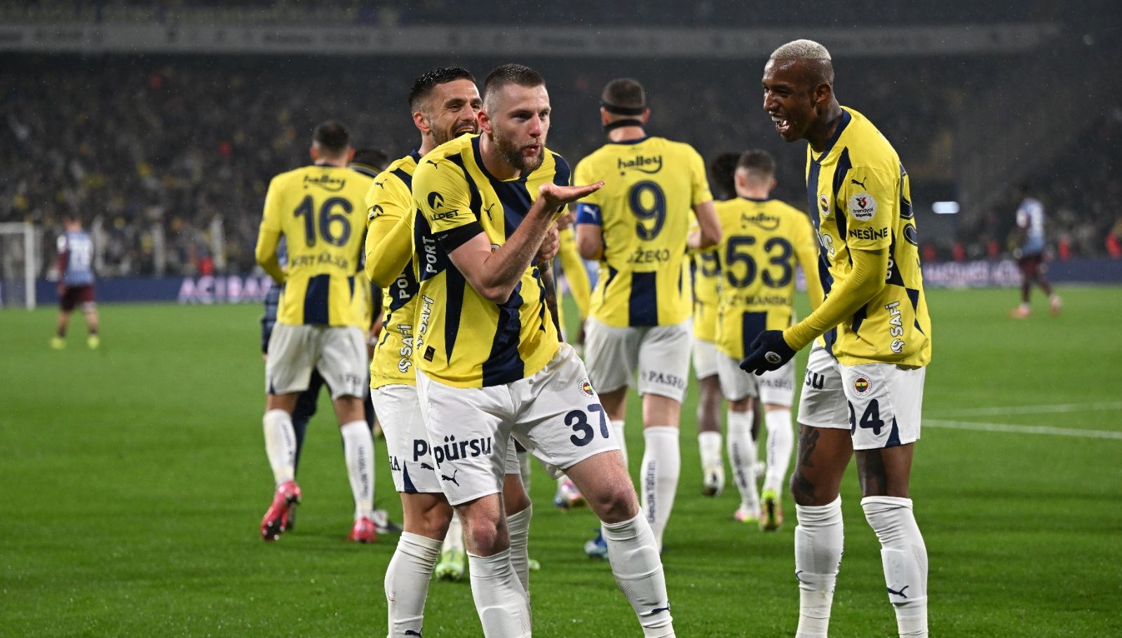 fenerbahce tepe takibinde sivasspor beklenen 11i Q9sL7htI